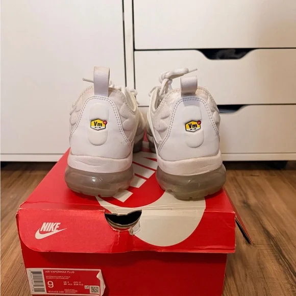 Nike Men’s White VaporMax Plus Lightweight Sneakers Sz 9 - Picture 6 of 10
